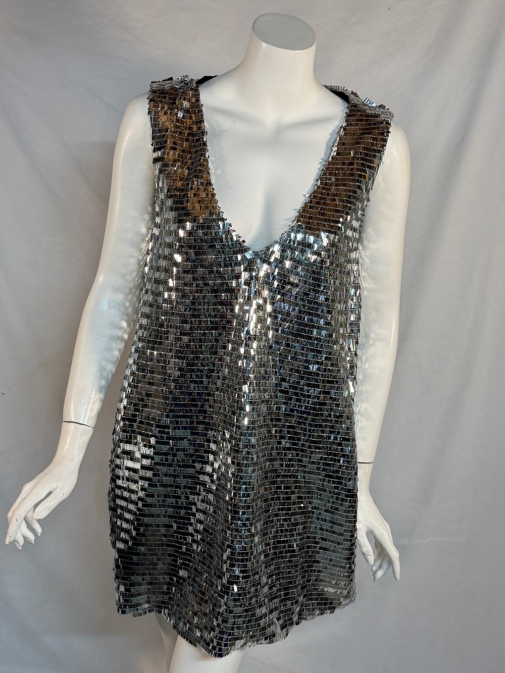 Ripley Rader Size Medium Silver Sequin V-Neck Mini Dress - Picture 7 of 8